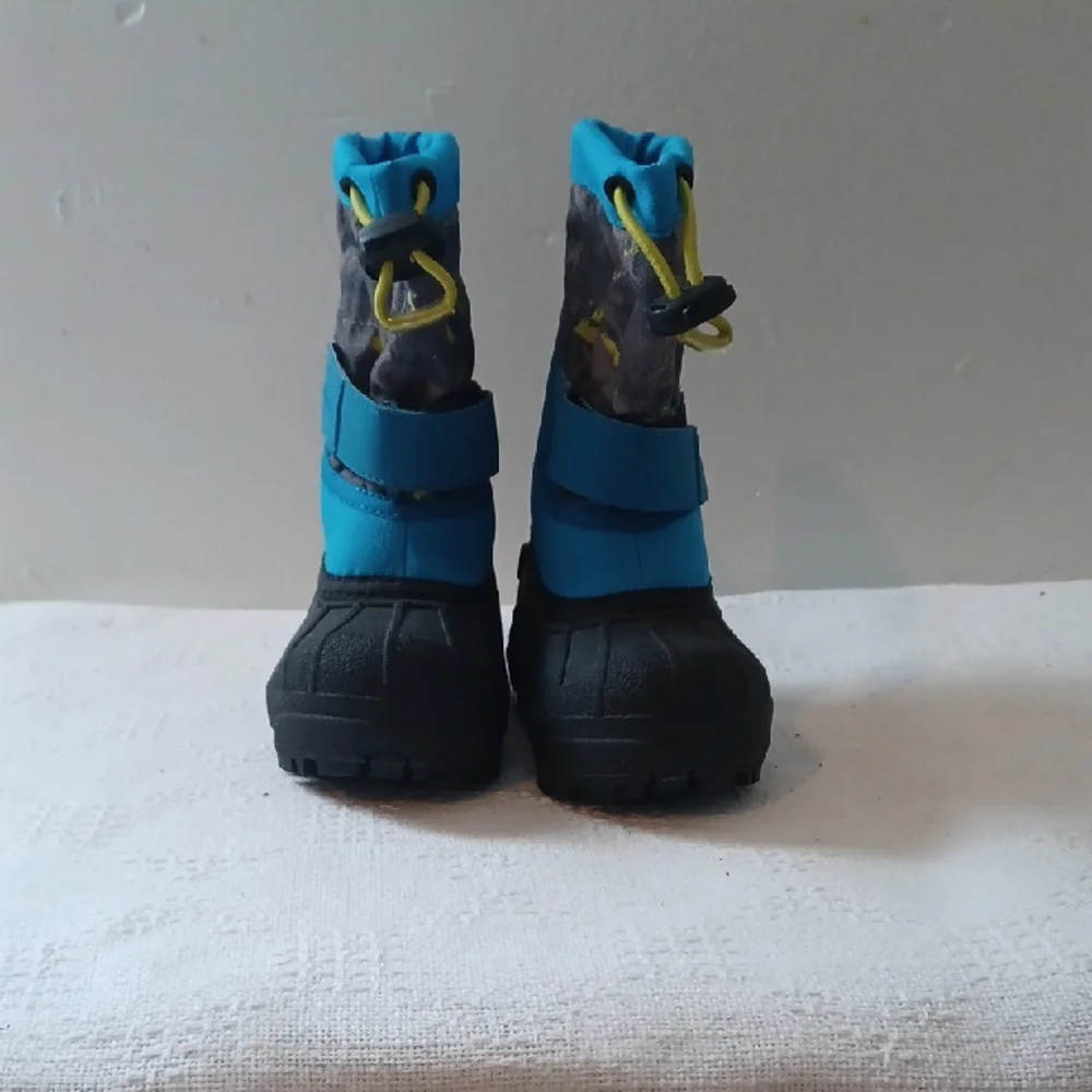 Columbia Kids' Blue and Black Winter Boots